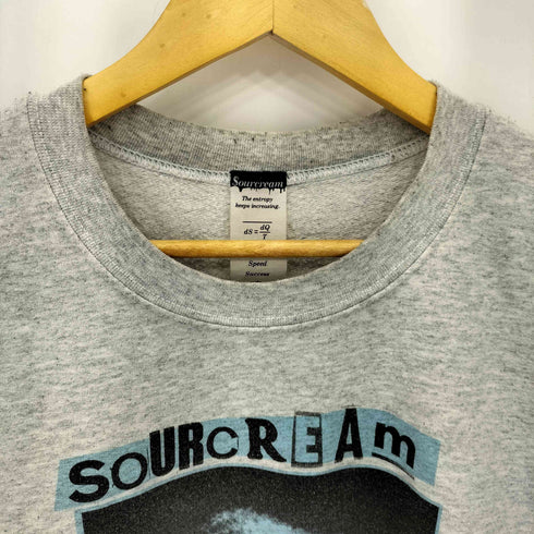 SOURCREAM フロントプリント クルーネック スウェット メンズ