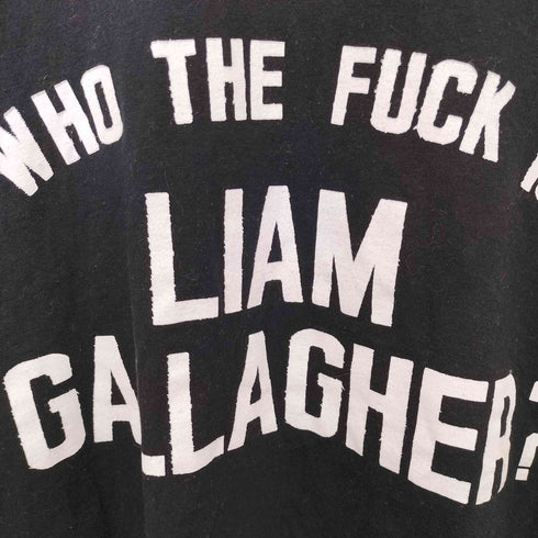WHO THE FUCK IS LIAM GALLAGHER TEE メンズ