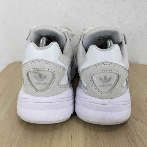 アディダス adidas Falcon ローカットスニーカー レディース 24