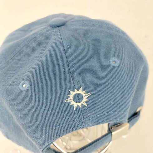 HELLO SUNRISE タイポグラフィー アーチ ロゴ 6パネル キャップ メンズ