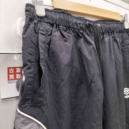 アンブロ UMBRO 24SS 別注 ベクターロゴ 刺繍 パイピングライン ナイロン トラック パンツ ジャージ メンズ L