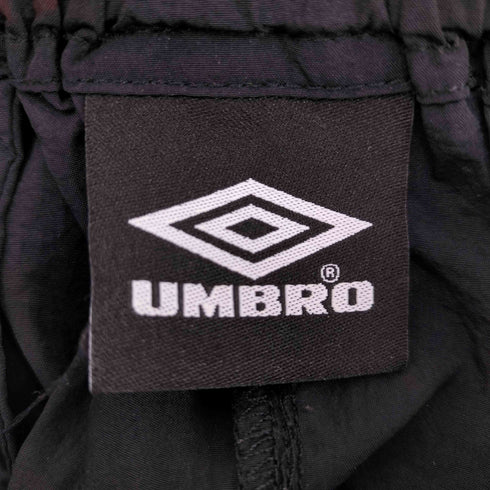 アンブロ UMBRO 24SS 別注 ベクターロゴ 刺繍 パイピングライン ナイロン トラック パンツ ジャージ メンズ L