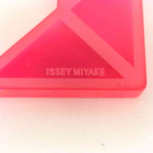 イッセイミヤケ ISSEY MIYAKE クリスタル ブローチ レディース