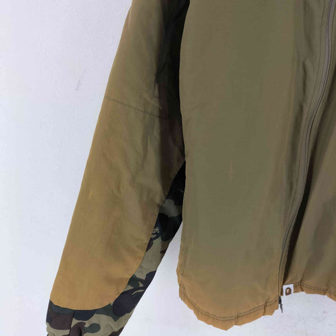アベイシングエイプ A BATHING APE 袖カモ柄切替 ナイロンジャケット メンズ import:M