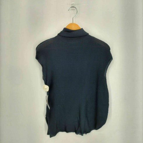 イッセイミヤケ ISSEY MIYAKE スリーブレスハイネックトップス レディース
