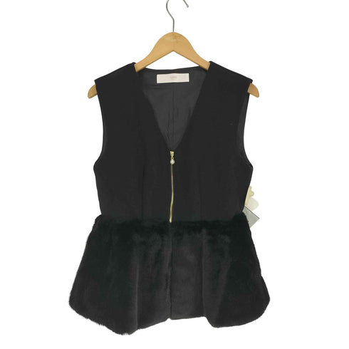 トッコクローゼット tocco closet パールファスナーチャーム付きファー切り替えペプラムジレベスト レディース JPN:M