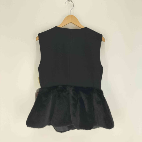 トッコクローゼット tocco closet パールファスナーチャーム付きファー切り替えペプラムジレベスト レディース JPN:M