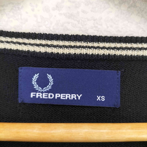 フレッドペリー FRED PERRY ロゴ刺繍 ウール Vネック セーター メンズ import:XS