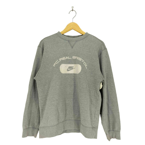 ナイキエフシーアールビー NIKE F.C.R.B アーチロゴ Vガゼット トレーナー メンズ import:S