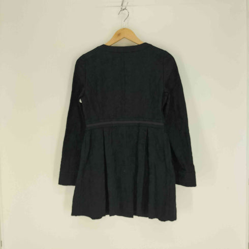 トゥービーシック TO BE CHIC 総柄 フックボタン シェイプ タック ノーカラー ジャケット レディース JPN:40