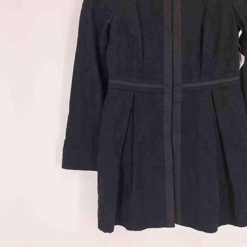 トゥービーシック TO BE CHIC 総柄 フックボタン シェイプ タック ノーカラー ジャケット レディース JPN:40