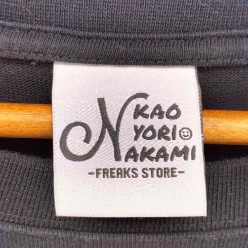 フリークスストア FREAKS STORE KAOYORINAKAMI パンチボーイ 両面刺繍 S/S TEE メンズ JPN:L