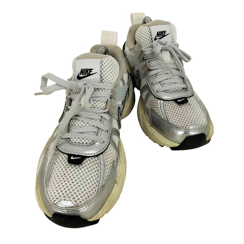 ナイキ NIKE V2K RUN SUMMIT WHITE/METALLIC SILVER レディース JPN:23.5
