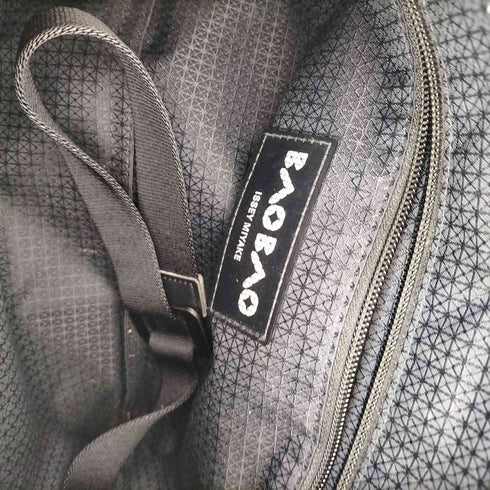 バオバオイッセイミヤケ BAO BAO ISSEY MIYAKE LUCENT MATTE 4X6 クロスボディバック レディース