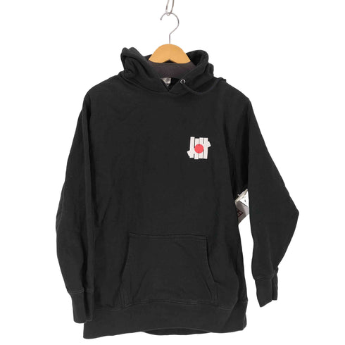 アンディフィーテッド UNDEFEATED RISING SUN ICON PULLOVER HOOD メンズ JPN:XL