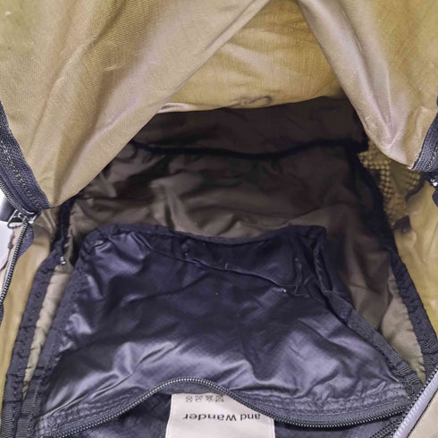 アンドワンダー and wander 20L daypack メンズ