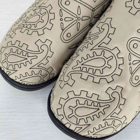 スブ SUBU HAV-A-HANK 別注 ペイズリー刺繍 ウィンターサンダル モックシューズ メンズ