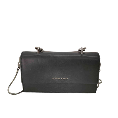 チャールズアンドキース CHARLES&KEITH スカルプチュアルハンドル ロングウォレット レディース