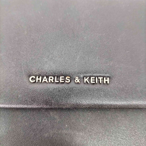 チャールズアンドキース CHARLES&KEITH スカルプチュアルハンドル ロングウォレット レディース