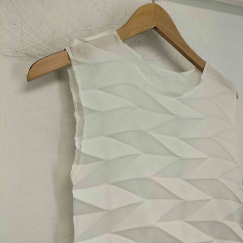 イッセイミヤケミー ISSEY MIYAKE me ノースリーブカットソー レディース