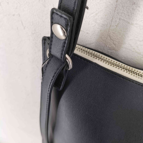 アダムエロペ Adam et Rope フェイクレザーサコッシュ メンズ