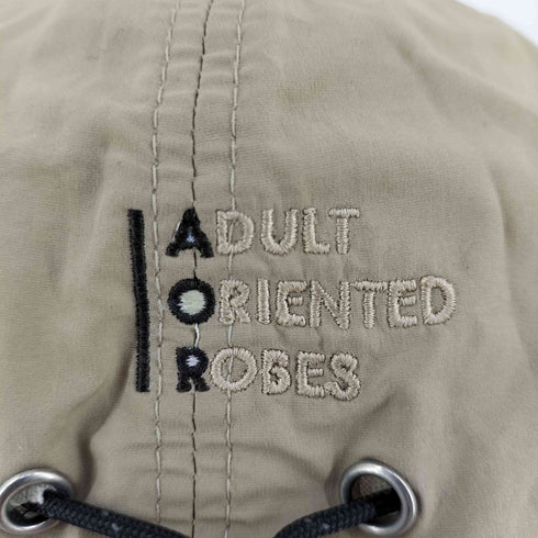 アダルトオリエンテッドローブス ADULT ORIENTED ROBES バックロゴ刺繍 キャップ メンズ