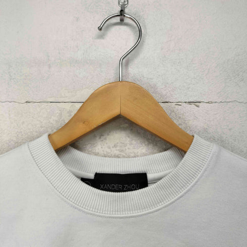 ザンダーゾウ XANDER ZHOU FUTURE BOYFRIEND メタリックロゴ クルーネックTシャツ メンズ 44