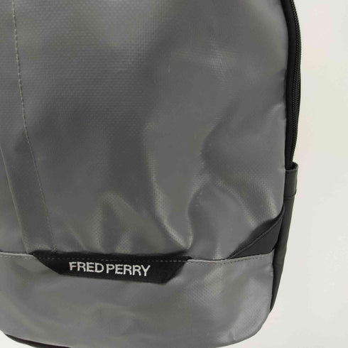 フレッドペリー FRED PERRY ロゴ 刺繍 PVC バックルベルト バックパック リュック メンズ
