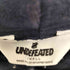 アンディフィーテッド UNDEFEATED USA製 ロゴプリント プルオーバー パーカー メンズ import:S