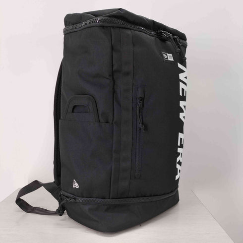 ニューエラ NEW ERA ボックスパック 32L プリントロゴ ブラック × ホワイト メンズ 32L