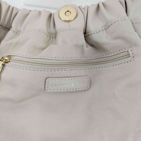 チャールズアンドキース CHARLES&KEITH ラージアリー ルージュドスローチーバッグ レディース