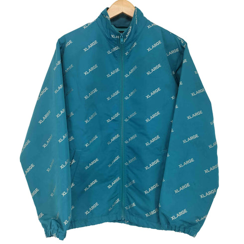 エクストララージ XLARGE ALL OVER LOGO TRACK JKT メンズ JPN:S