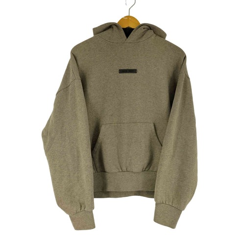 フェイアーオブゴッドエッセンシャルズ FEAR OF GOD ESSENTIALS プレートロゴ パーカー メンズ JPN:S