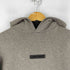 フェイアーオブゴッドエッセンシャルズ FEAR OF GOD ESSENTIALS プレートロゴ パーカー メンズ JPN:S