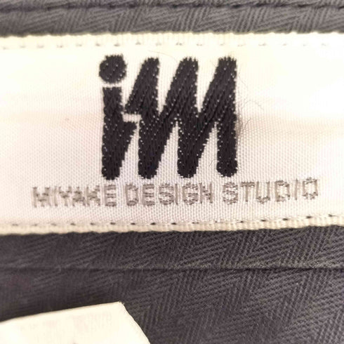 イッセイミヤケデザインスタジオ im ISSEY MIYAKE DESIGN STUDIO ウールギャバ 2タック センタープレス スラックス メンズ 6-84