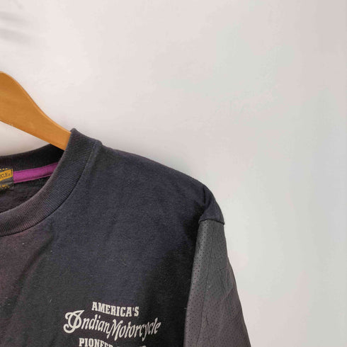 インディアンモーターサイクル INDIAN MOTORCYCLE カウレザー パンチングアーム バッグスカル プリント Tシャツ メンズ JPN:L