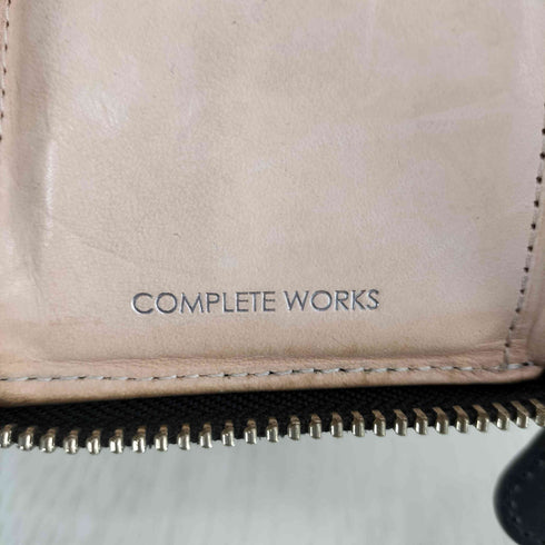 COMPLETE WORKS レザー二つ折り財布 メンズ