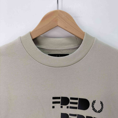 フレッドペリー FRED PERRY Raised Print Sweatshirt メンズ import:S