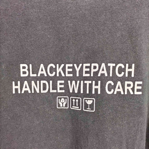 ザブラックアイパッチ THE BLACK EYE PATCH HANDLE WITH CARE 取扱注意 両面プリント S/S クルーネック Tシャツ メンズ JPN:L