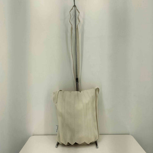 ミーイッセイミヤケ me ISSEY MIYAKE プリーツ ショルダーバッグ レディース