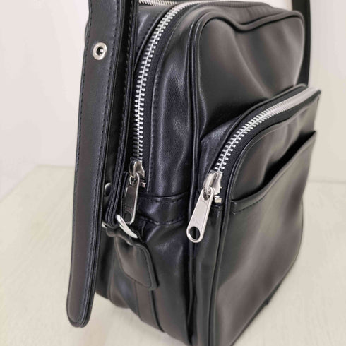 コムデギャルソン COMME des GARCONS フェイクレザー ショルダーバッグ レディース