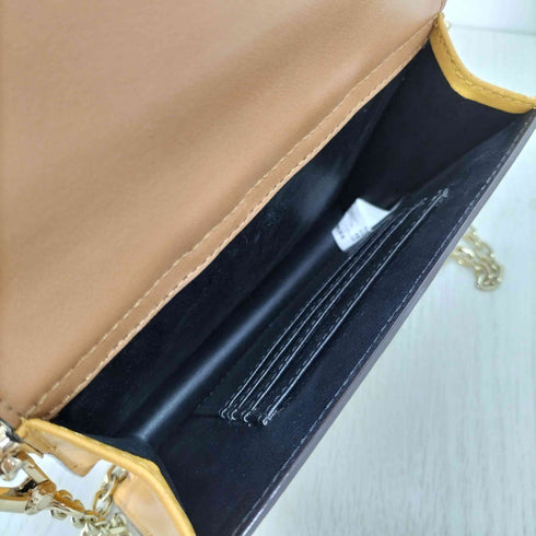 チャールズアンドキース CHARLES&KEITH メタリックプッシュロック クロスボディバッグ レディース