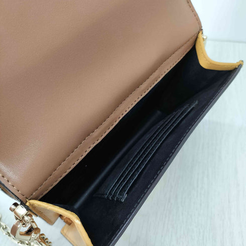 チャールズアンドキース CHARLES&KEITH メタリックプッシュロック クロスボディバッグ レディース