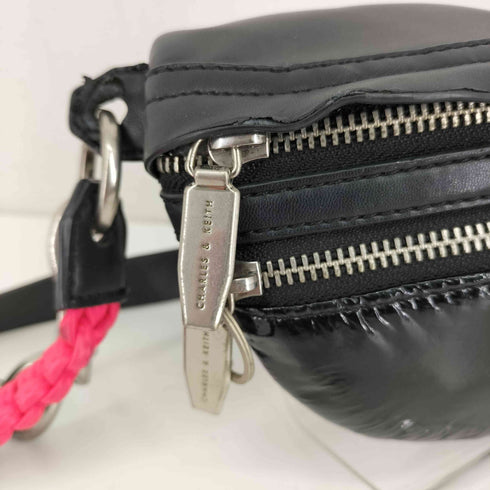 チャールズアンドキース CHARLES&KEITH ラウンドジップ クロス ボディバック レディース