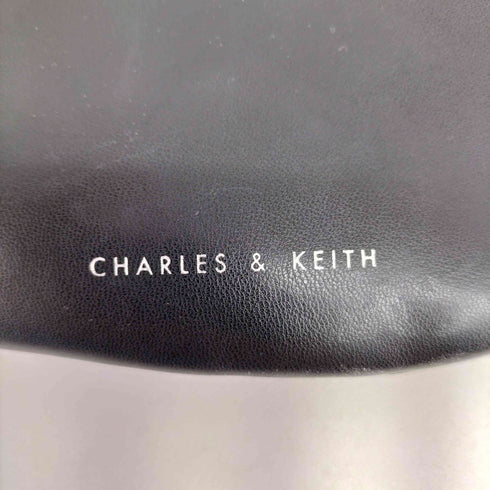 チャールズアンドキース CHARLES&KEITH ラウンドジップ クロス ボディバック レディース