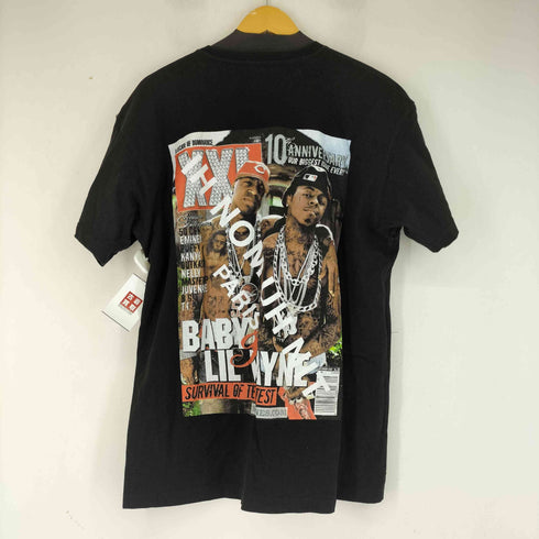 IH NOM UH NIT バックプリント アーティスト S/S Tシャツ メンズ import:M