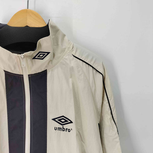 アンブロ UMBRO 別注 ロゴエンブロイダリー ナイロン トラックジャケット メンズ import:XL