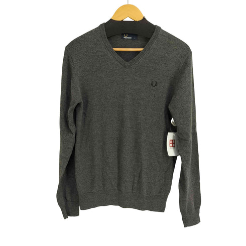 フレッドペリー FRED PERRY ウールコットン混ワンポイント刺繍Vネックニット メンズ import:S