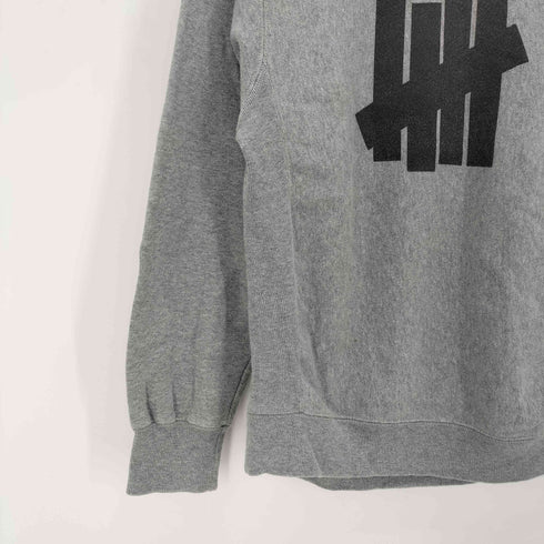 アンディフィーテッド UNDEFEATED ロゴプリント 裏起毛 クルーネックスウェット メンズ JPN:S
