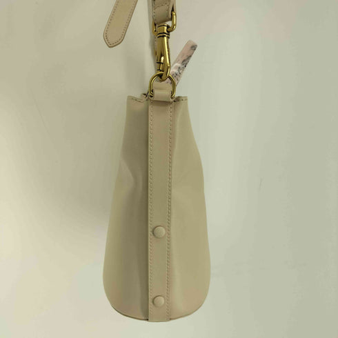 チャールズアンドキース CHARLES&KEITH Marlin マーリン アクリリックハンドルバケツバッグ レディース S